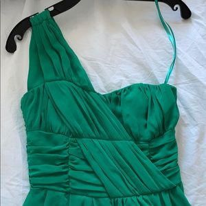 Kelly green chiffon one shoulder dress 👗SOLD